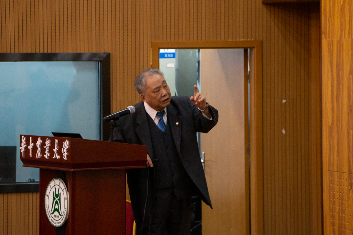 中国科公司曹文宣院士作报告（学通社记者 孙嘉豪 摄）