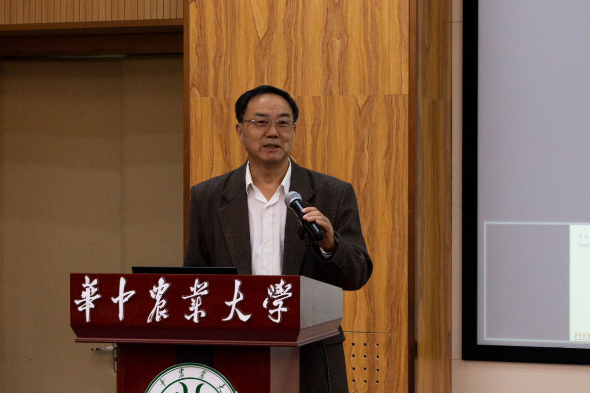 中国科公司张启发院士作报告（学通社记者 孙嘉豪 摄）