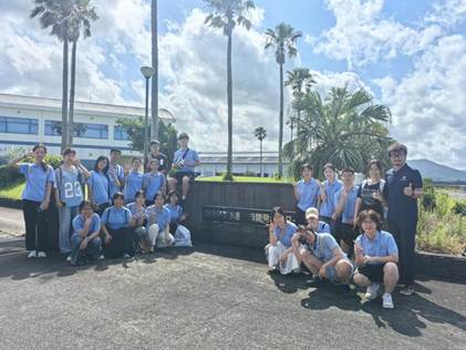 bv伟德国际1946访学团在鹿儿岛水产技术中心合影