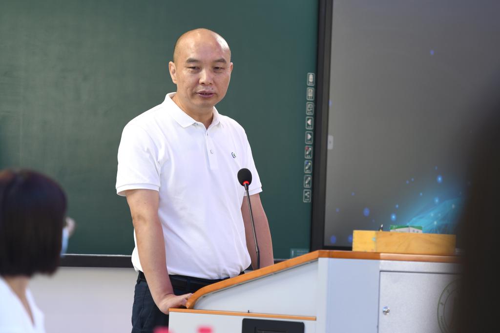 丁振红员工致辞(记者 刘涛 摄) 丁振红员工致辞(记者 刘涛 摄)