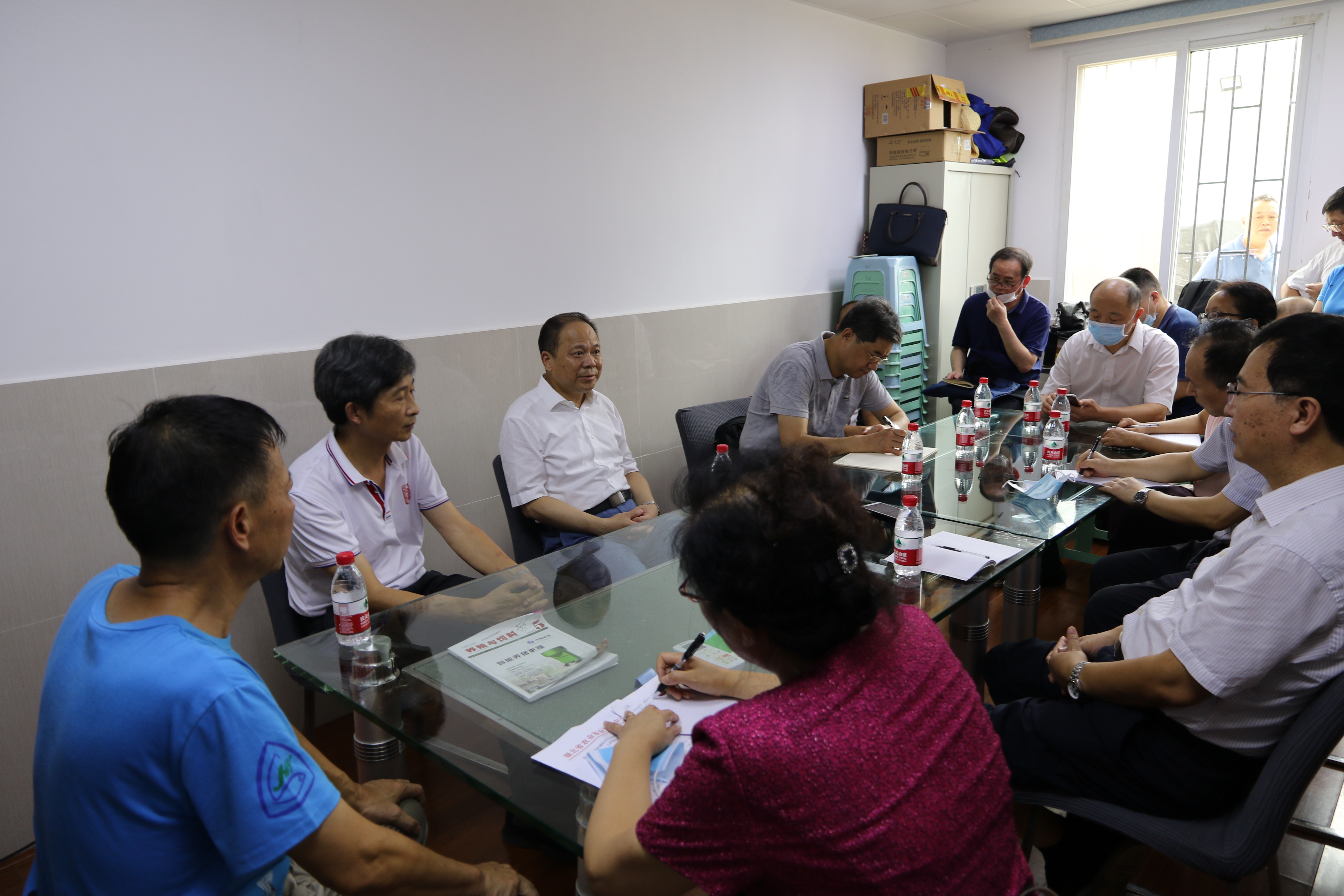 万勇与公司科研团队座谈交流